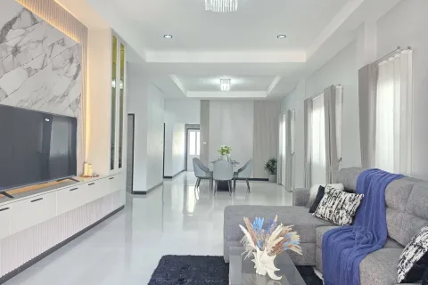 Casa de 3 dormitorios en Pattaya, Tailandia № 203383 - foto 18
