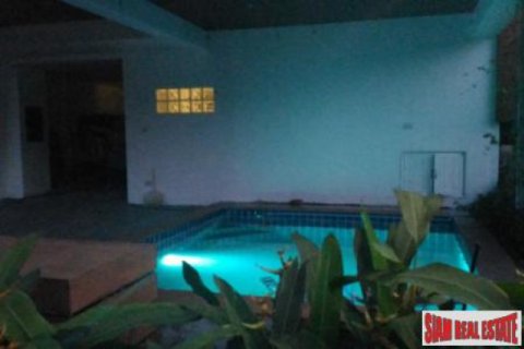 Casa de 3 dormitorios en Chalong, Tailandia № 202579 - foto 2