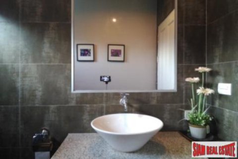 Casa de 3 dormitorios en Chalong, Tailandia № 202579 - foto 5