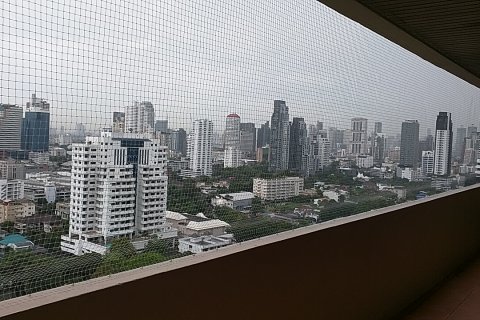 Condo in Bangkok, Thailand, 3 bedrooms № 144000 - photo 18
