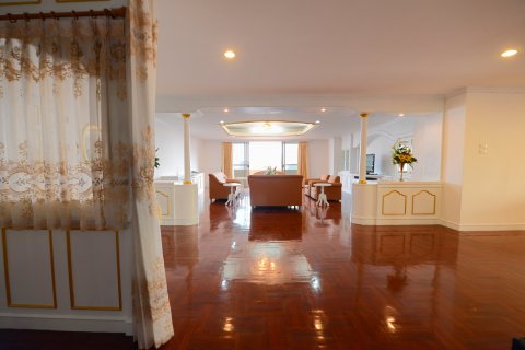 Condo in Bangkok, Thailand, 3 bedrooms № 144000 - photo 3