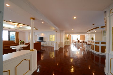 Condo in Bangkok, Thailand, 3 bedrooms № 144000 - photo 4