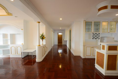 Condo in Bangkok, Thailand, 3 bedrooms № 144000 - photo 6