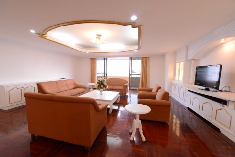 Condo in Bangkok, Thailand, 3 bedrooms № 144000 - photo 2
