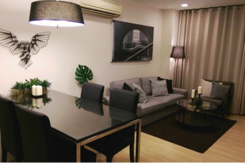 Condominio de 2 dormitorios en Phra Khanong, Bangkok, Tailandia № 144027 - foto 3
