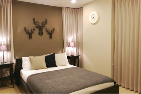 Condominio de 2 dormitorios en Phra Khanong, Bangkok, Tailandia № 144027 - foto 4
