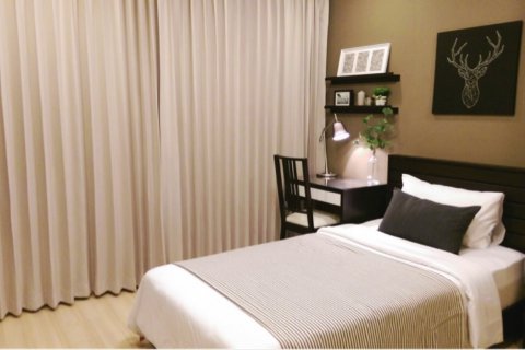 Condominio de 2 dormitorios en Phra Khanong, Bangkok, Tailandia № 144027 - foto 5