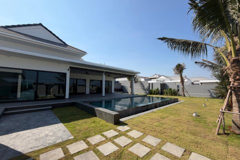 Chalet de 3 dormitorios en Hua Hin, Tailandia № 166760 - foto 22