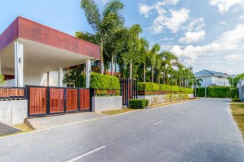 Chalet de 4 dormitorios en Hua Hin, Tailandia № 202827 - foto 5