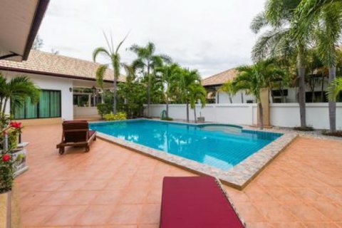 Chalet de 5 dormitorios en Hua Hin, Tailandia № 202824 - foto 5