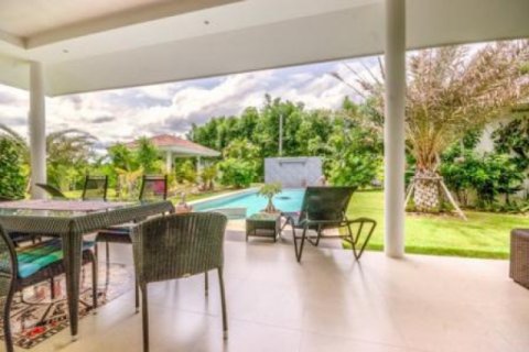 Chalet de 3 dormitorios en Hua Hin, Tailandia № 202821 - foto 3