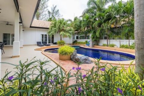 Chalet de 4 dormitorios en Hua Hin, Tailandia № 202826 - foto 4