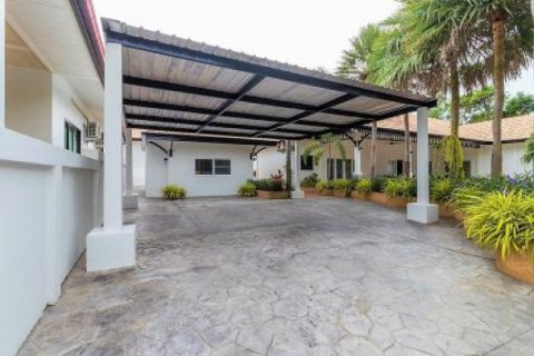 Chalet de 4 dormitorios en Hua Hin, Tailandia № 202826 - foto 5