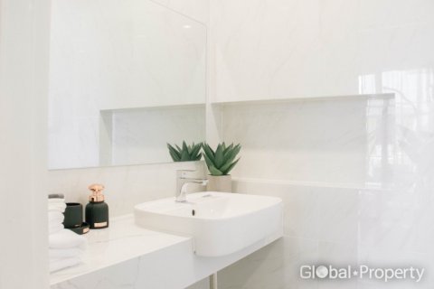 Casa de 4 dormitorios en Pattaya, Tailandia № 54035 - foto 18