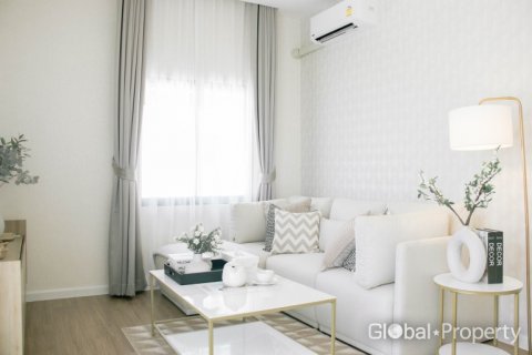 Casa de 4 dormitorios en Pattaya, Tailandia № 54035 - foto 14