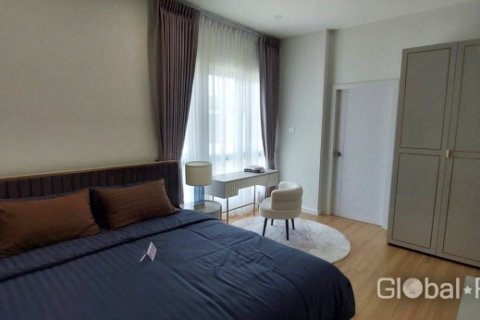 Casa de 4 dormitorios en Pattaya, Tailandia № 54036 - foto 8