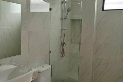 Casa de 4 dormitorios en Pattaya, Tailandia № 54036 - foto 11