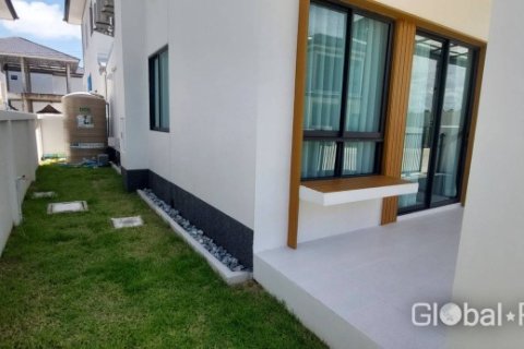 Casa de 4 dormitorios en Pattaya, Tailandia № 54036 - foto 15