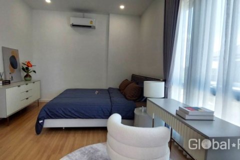 Casa de 4 dormitorios en Pattaya, Tailandia № 54036 - foto 10