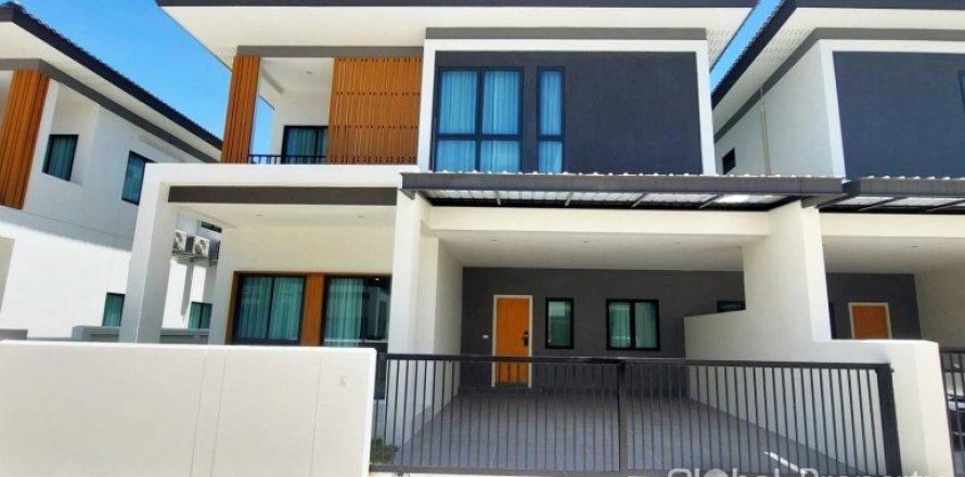 Casa de 4 dormitorios en Pattaya, Tailandia № 54036