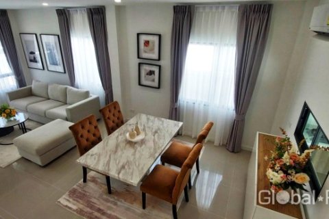 Casa de 4 dormitorios en Pattaya, Tailandia № 54036 - foto 4