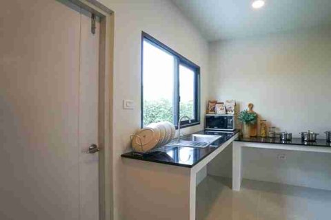 Casa de 3 dormitorios en Thonburi, Bangkok, Tailandia № 184057 - foto 13
