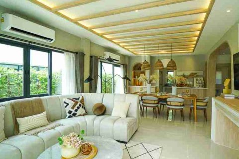 Casa de 3 dormitorios en Thonburi, Bangkok, Tailandia № 184057 - foto 10