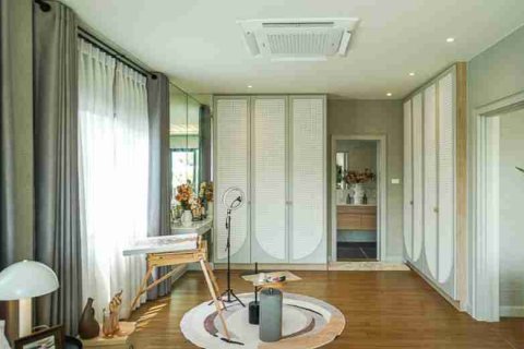 Casa de 3 dormitorios en Thonburi, Bangkok, Tailandia № 184057 - foto 17