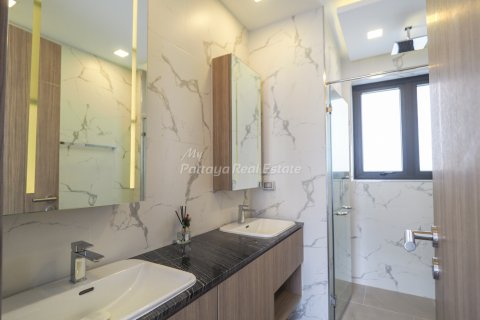 Casa de 4 dormitorios en Pattaya, Tailandia № 69249 - foto 11