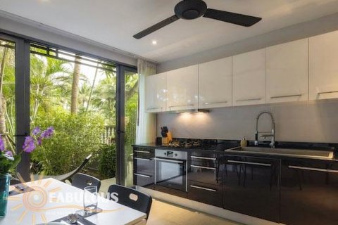 Chalet de 4 dormitorios en Phang Nga, Tailandia № 179406 - foto 7