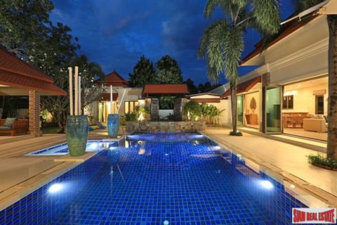 Chalet de 5 dormitorios en Bang Tao, Tailandia № 203010 - foto 4