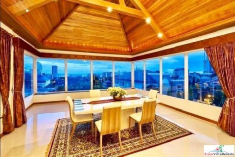 Chalet de 6 dormitorios en Pattaya, Tailandia № 203014 - foto 5