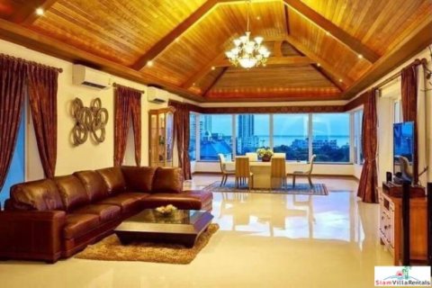 Chalet de 6 dormitorios en Pattaya, Tailandia № 203014 - foto 4