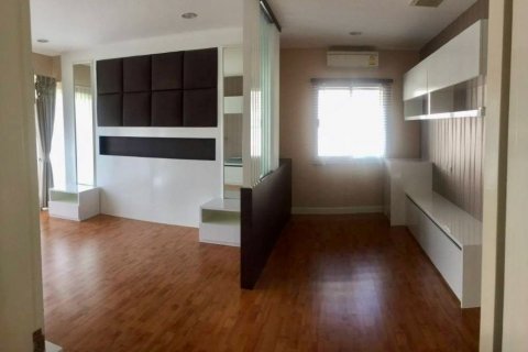 Casa de 4 dormitorios en Khan Na Yao, Bangkok, Tailandia № 142253 - foto 12