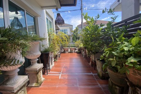 Casa de 4 dormitorios en Khan Na Yao, Bangkok, Tailandia № 142253 - foto 16