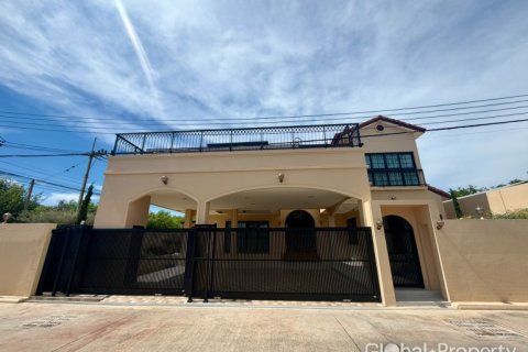 Casa de 5 dormitorios en Pattaya, Tailandia № 233888