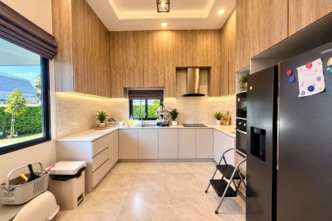 Casa de 3 dormitorios en Pattaya, Tailandia № 233893 - foto 14