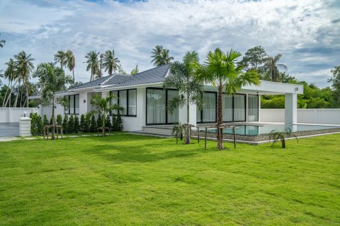 Chalet de 5 dormitorios en Pattaya, Tailandia № 233170