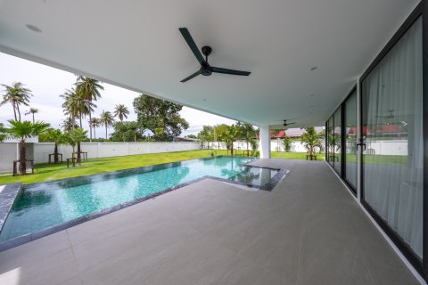 Villa in Pattaya, Thailand 5 bedrooms № 233170 - photo 6