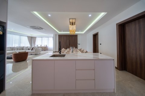 Villa in Pattaya, Thailand 5 bedrooms № 233170 - photo 19