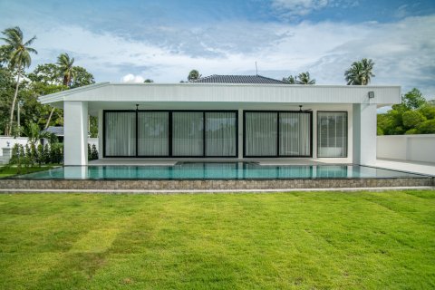 Villa in Pattaya, Thailand 5 bedrooms № 233170 - photo 2