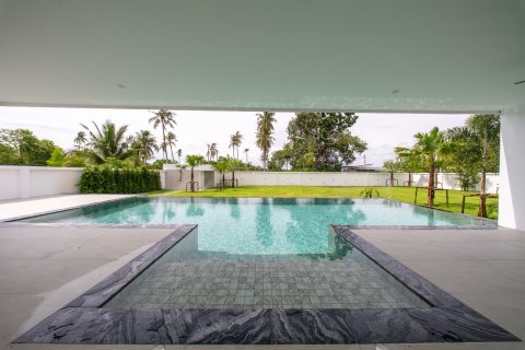 Villa in Pattaya, Thailand 5 bedrooms № 233170 - photo 7