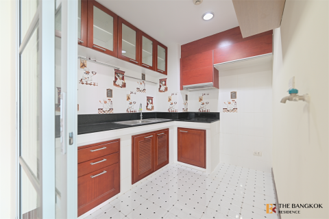 Condo in Bangkok, Thailand, 2 bedrooms № 233175 - photo 3