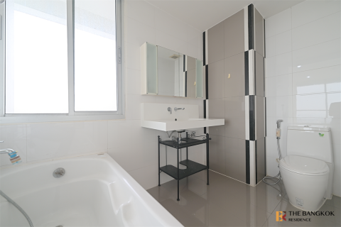 Condo in Bangkok, Thailand, 2 bedrooms № 233175 - photo 8