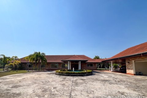Casa de 5 dormitorios en Pattaya, Tailandia № 202078 - foto 6