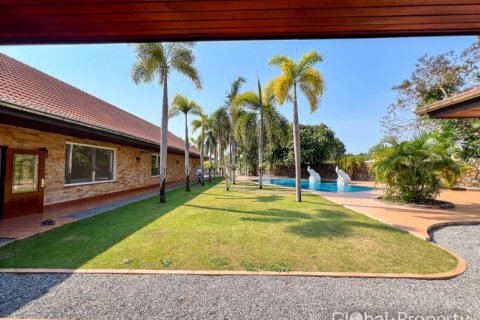 Casa de 5 dormitorios en Pattaya, Tailandia № 202078 - foto 11