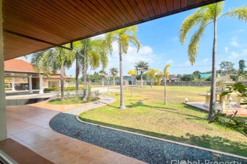 Casa de 5 dormitorios en Pattaya, Tailandia № 202078 - foto 12