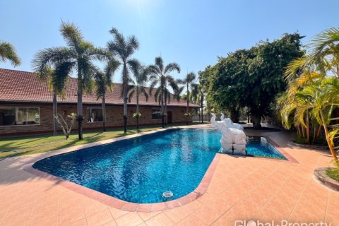 Casa de 5 dormitorios en Pattaya, Tailandia № 202078 - foto 7