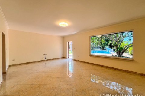 Casa de 5 dormitorios en Pattaya, Tailandia № 202078 - foto 17