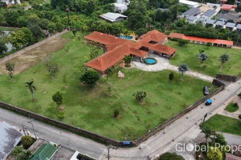 Casa de 5 dormitorios en Pattaya, Tailandia № 202078 - foto 2